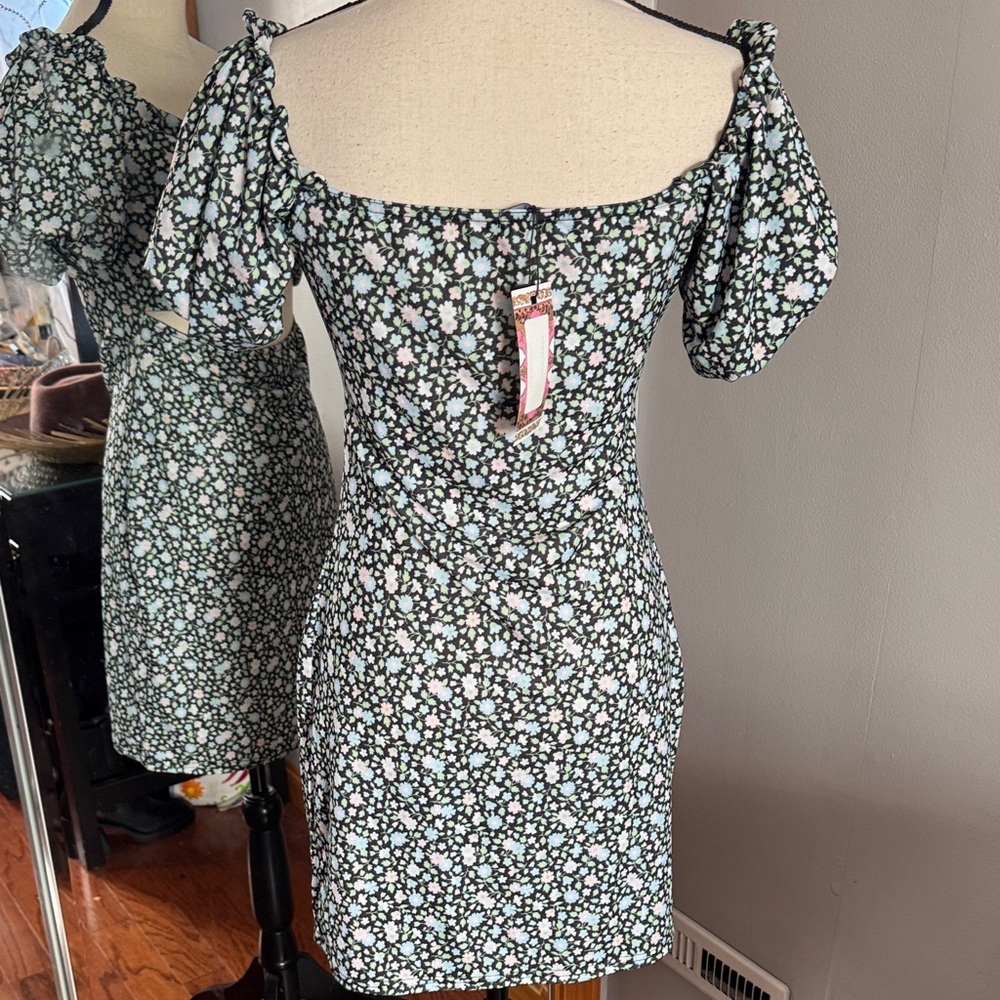 Boohoo Floral Cutout Dress - Black and White - Picture 3 of 4